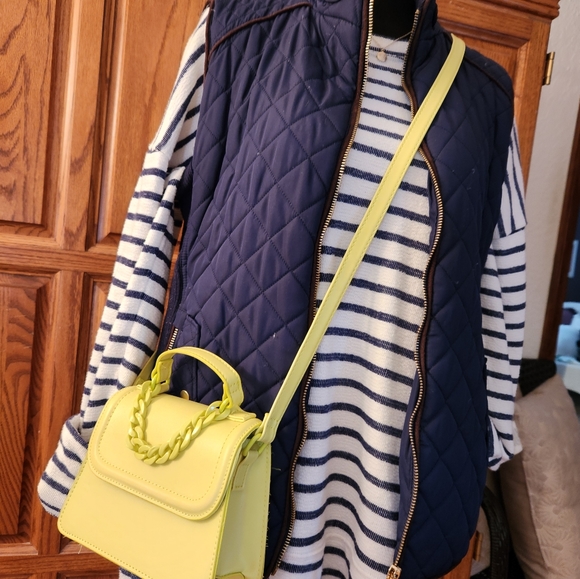 Quilted Navy blue VEST...Super Cute - Picture 4 of 8